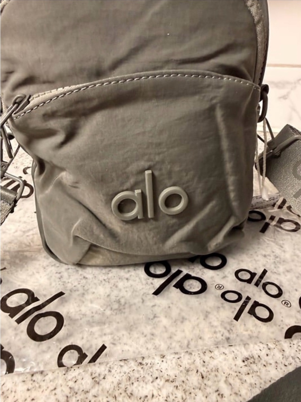 Alo Yoga unisex slate gray Crossbody Bag or shoulder bag - Picture 5 of 11